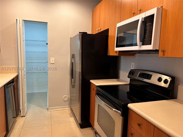 4240 NE 9th St, Homestead, FL 33033
