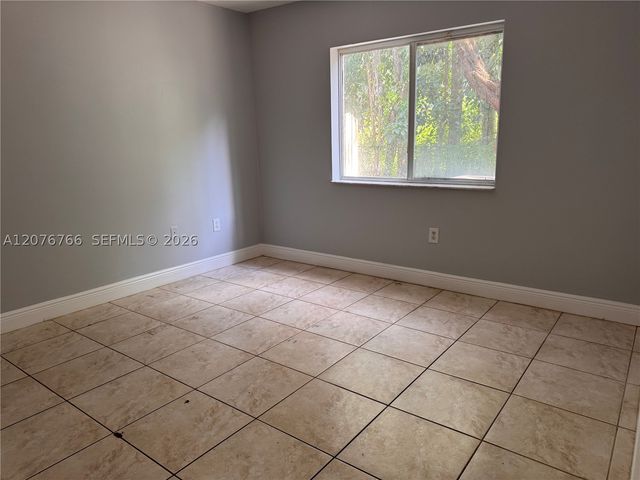4240 NE 9th St, Homestead, FL 33033