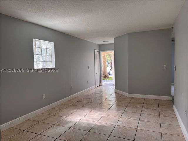 4240 NE 9th St, Homestead, FL 33033