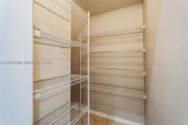 4240 NE 9th St, Homestead, FL 33033