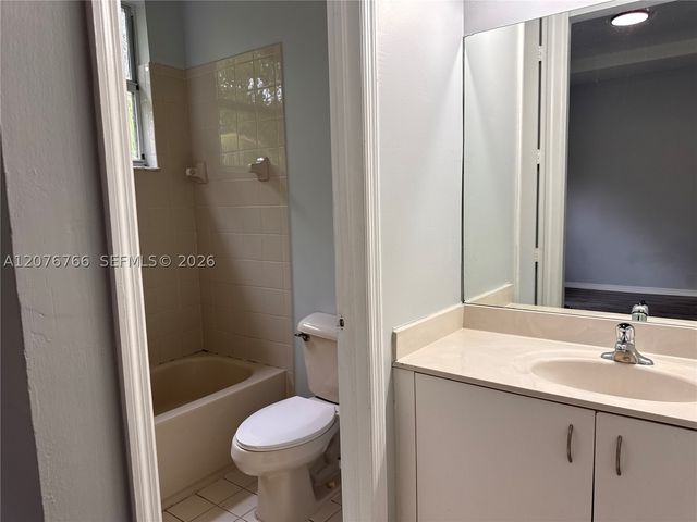 4240 NE 9th St, Homestead, FL 33033