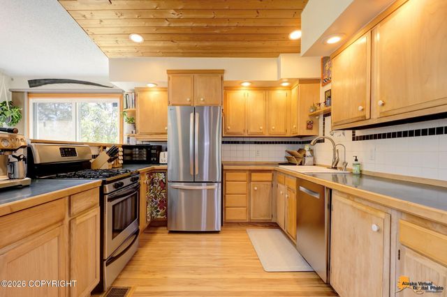 12459 Ridge Place, Anchorage, AK 99516