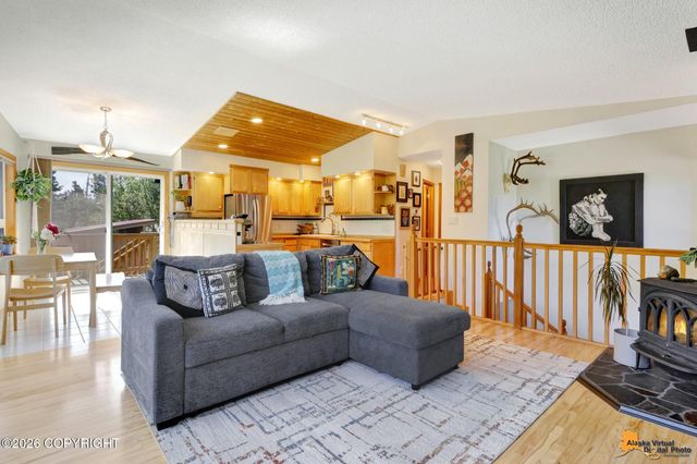 12459 Ridge Place, Anchorage, AK 99516
