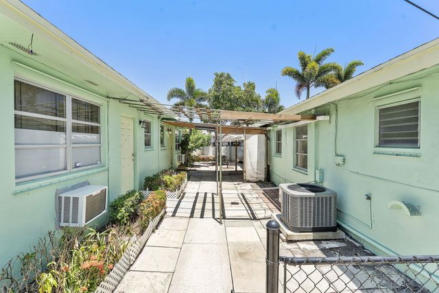 425 CHURCHILL Road, West Palm Beach, FL 33405