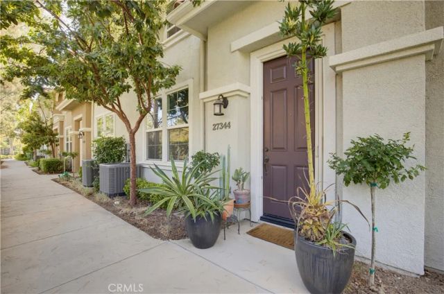 27344 Oaktree Place, Valencia, CA 91354