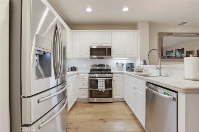 27344 Oaktree Place, Valencia, CA 91354