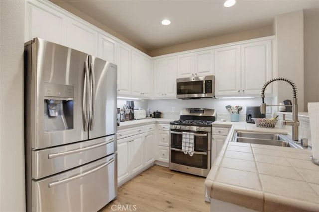 27344 Oaktree Place, Valencia, CA 91354