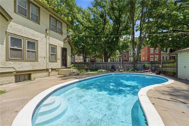 3715 Gladstone Boulevard, Kansas City, MO 64123