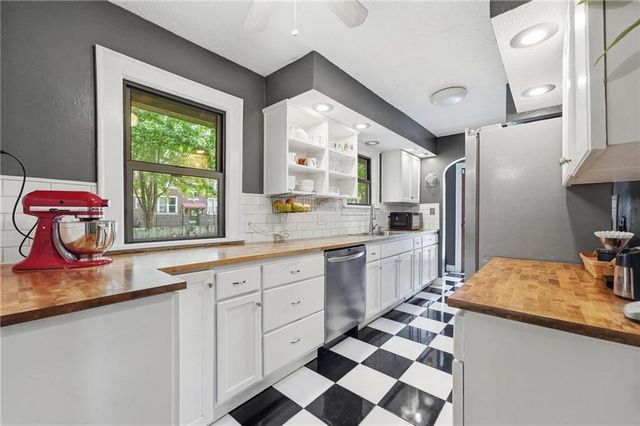 3715 Gladstone Boulevard, Kansas City, MO 64123