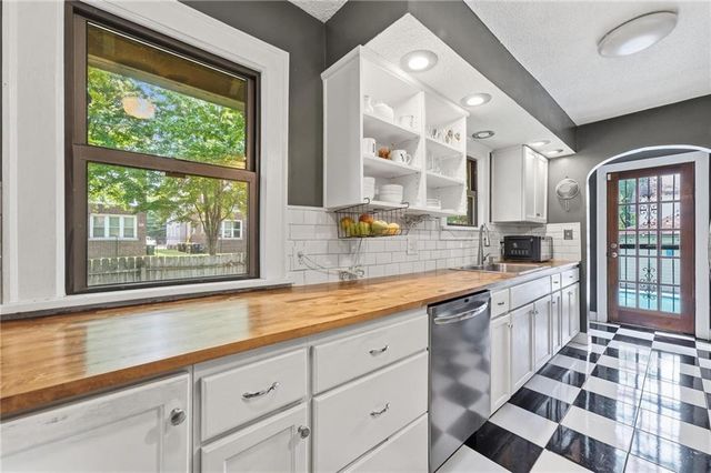 3715 Gladstone Boulevard, Kansas City, MO 64123