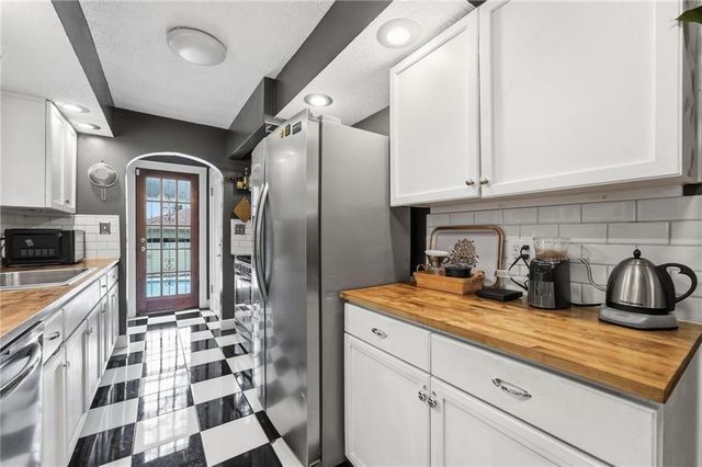 3715 Gladstone Boulevard, Kansas City, MO 64123