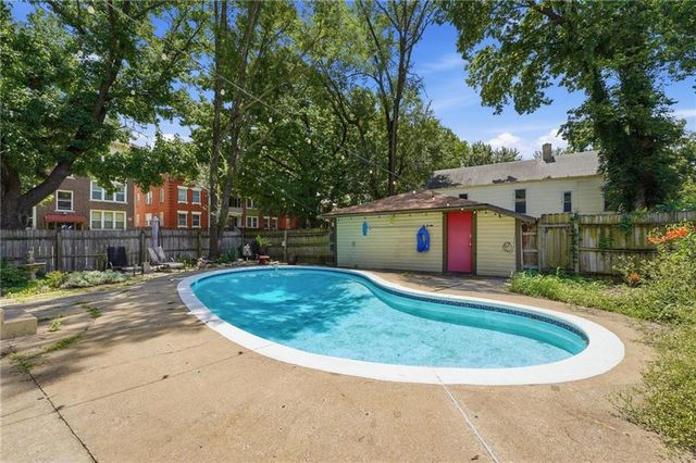 3715 Gladstone Boulevard, Kansas City, MO 64123