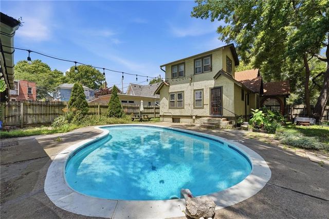 3715 Gladstone Boulevard, Kansas City, MO 64123