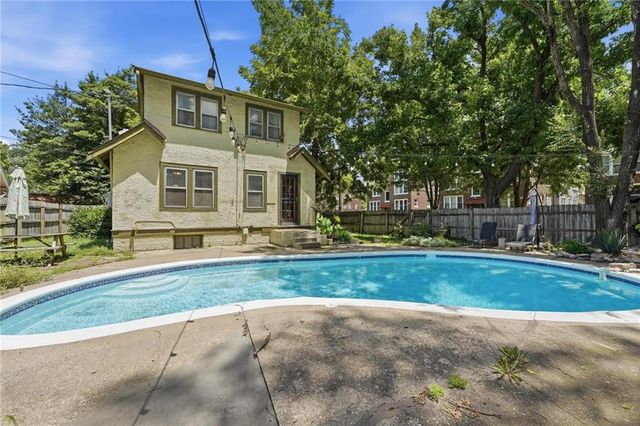 3715 Gladstone Boulevard, Kansas City, MO 64123