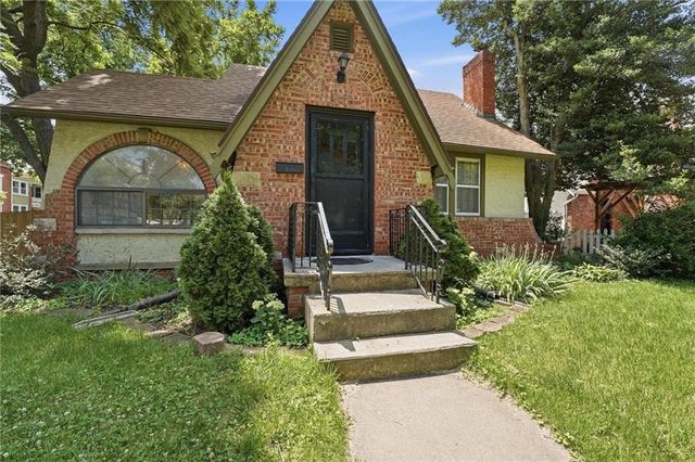 3715 Gladstone Boulevard, Kansas City, MO 64123