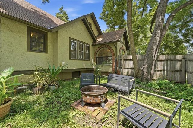 3715 Gladstone Boulevard, Kansas City, MO 64123