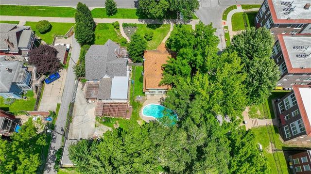 3715 Gladstone Boulevard, Kansas City, MO 64123
