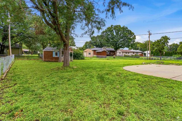 3018 James Avenue, Manhattan, KS 66502