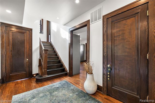 2915 Seminole Street, Detroit, MI 48214