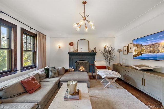 2915 Seminole Street, Detroit, MI 48214