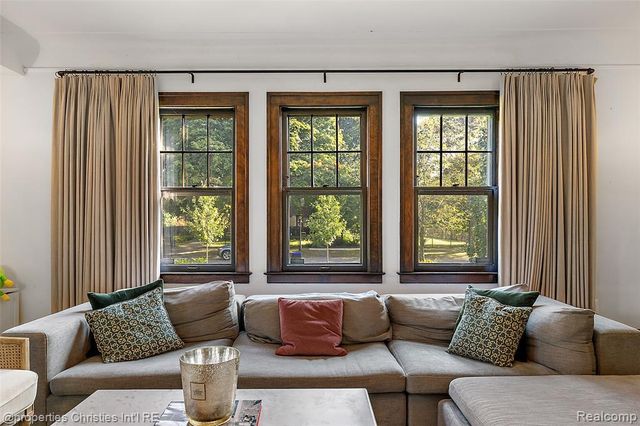 2915 Seminole Street, Detroit, MI 48214