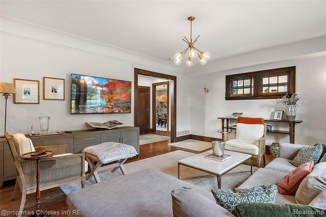 2915 Seminole Street, Detroit, MI 48214