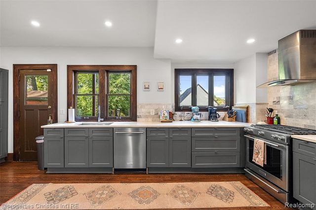 2915 Seminole Street, Detroit, MI 48214