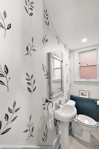 2915 Seminole Street, Detroit, MI 48214