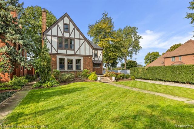 2915 Seminole Street, Detroit, MI 48214