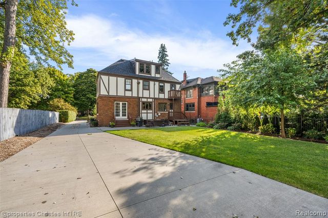 2915 Seminole Street, Detroit, MI 48214