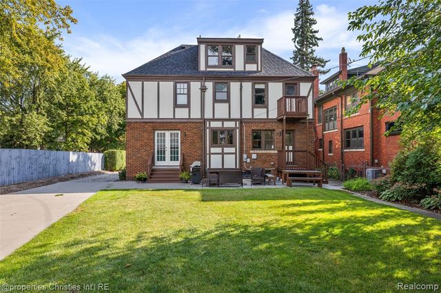 2915 Seminole Street, Detroit, MI 48214