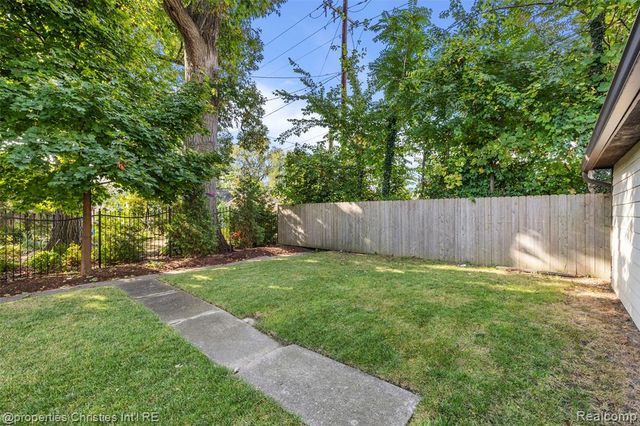 2915 Seminole Street, Detroit, MI 48214