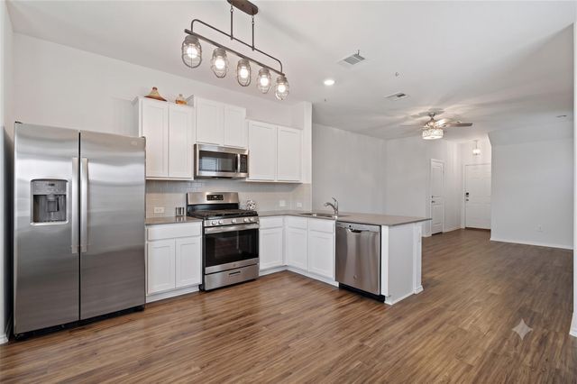 117 Wind Flower LN, Liberty Hill, TX 78642