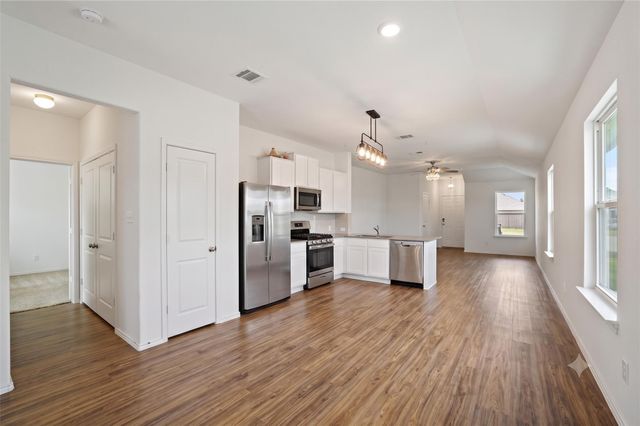117 Wind Flower LN, Liberty Hill, TX 78642