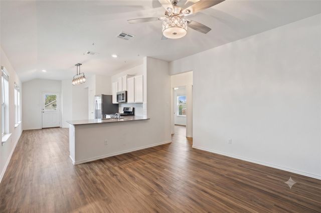 117 Wind Flower LN, Liberty Hill, TX 78642