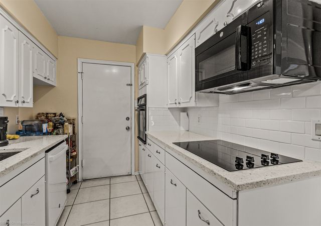 7910 Northaven Road B, Dallas, TX 75230