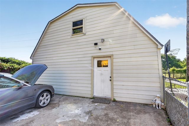 621 Elsbeth Street, Channelview, TX 77530