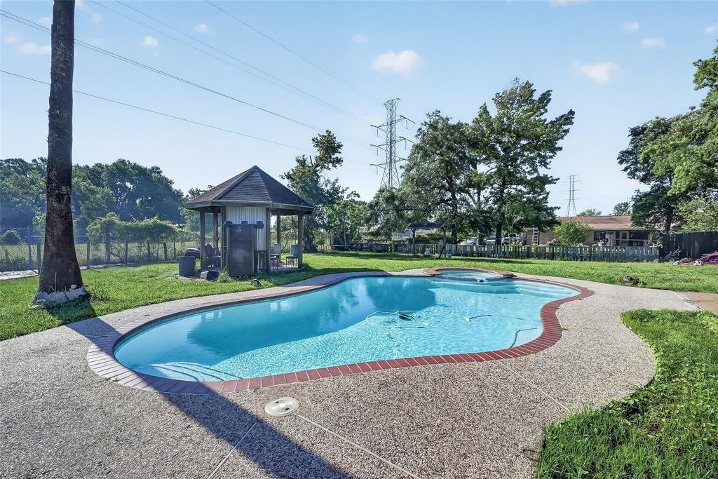 621 Elsbeth Street, Channelview, TX 77530