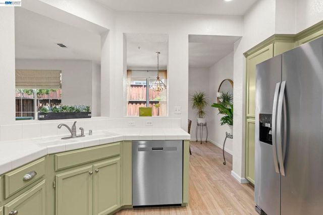10706 Ian Ln, Dublin, CA 94568