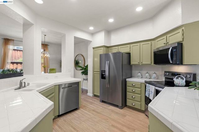 10706 Ian Ln, Dublin, CA 94568