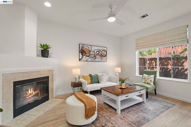 10706 Ian Ln, Dublin, CA 94568