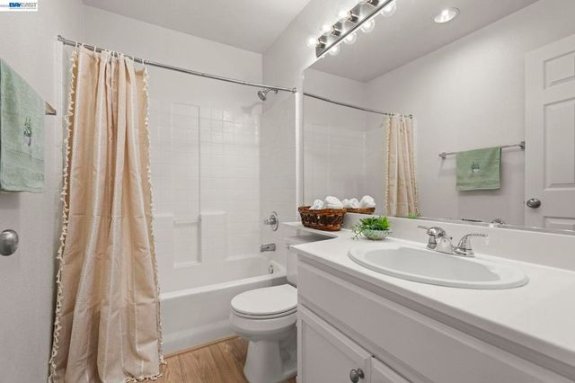 10706 Ian Ln, Dublin, CA 94568