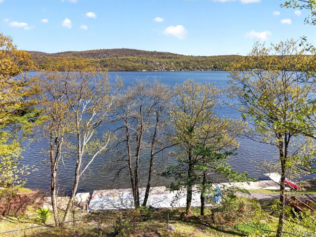 84 Blueberry Hill, Greenwood Lake, NY 10925
