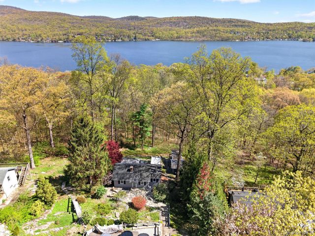 84 Blueberry Hill, Greenwood Lake, NY 10925