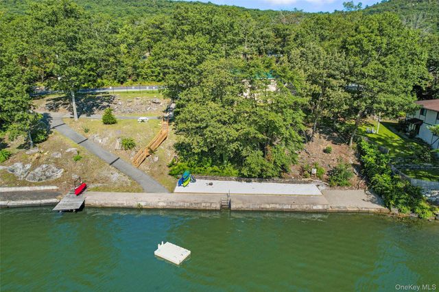 84 Blueberry Hill, Greenwood Lake, NY 10925