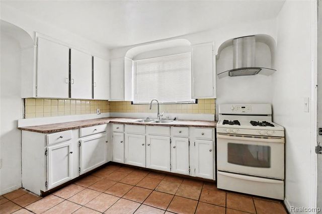 13364 Corbett Street, Detroit, MI 48213