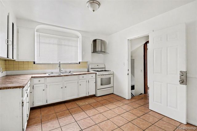 13364 Corbett Street, Detroit, MI 48213