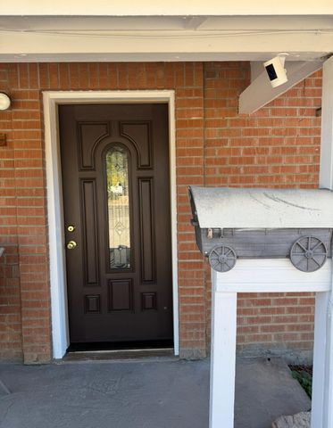 7902 Morrow Avenue NE, Albuquerque, NM 87110