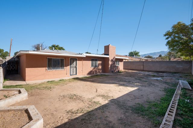 7902 Morrow Avenue NE, Albuquerque, NM 87110