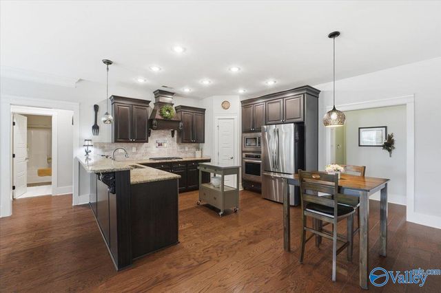 63 Walnut Cove Boulevard SW, Huntsville, AL 35824